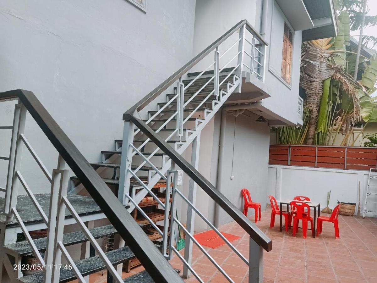 Aurora Backpackers Hostel 琅勃拉邦 外观 照片