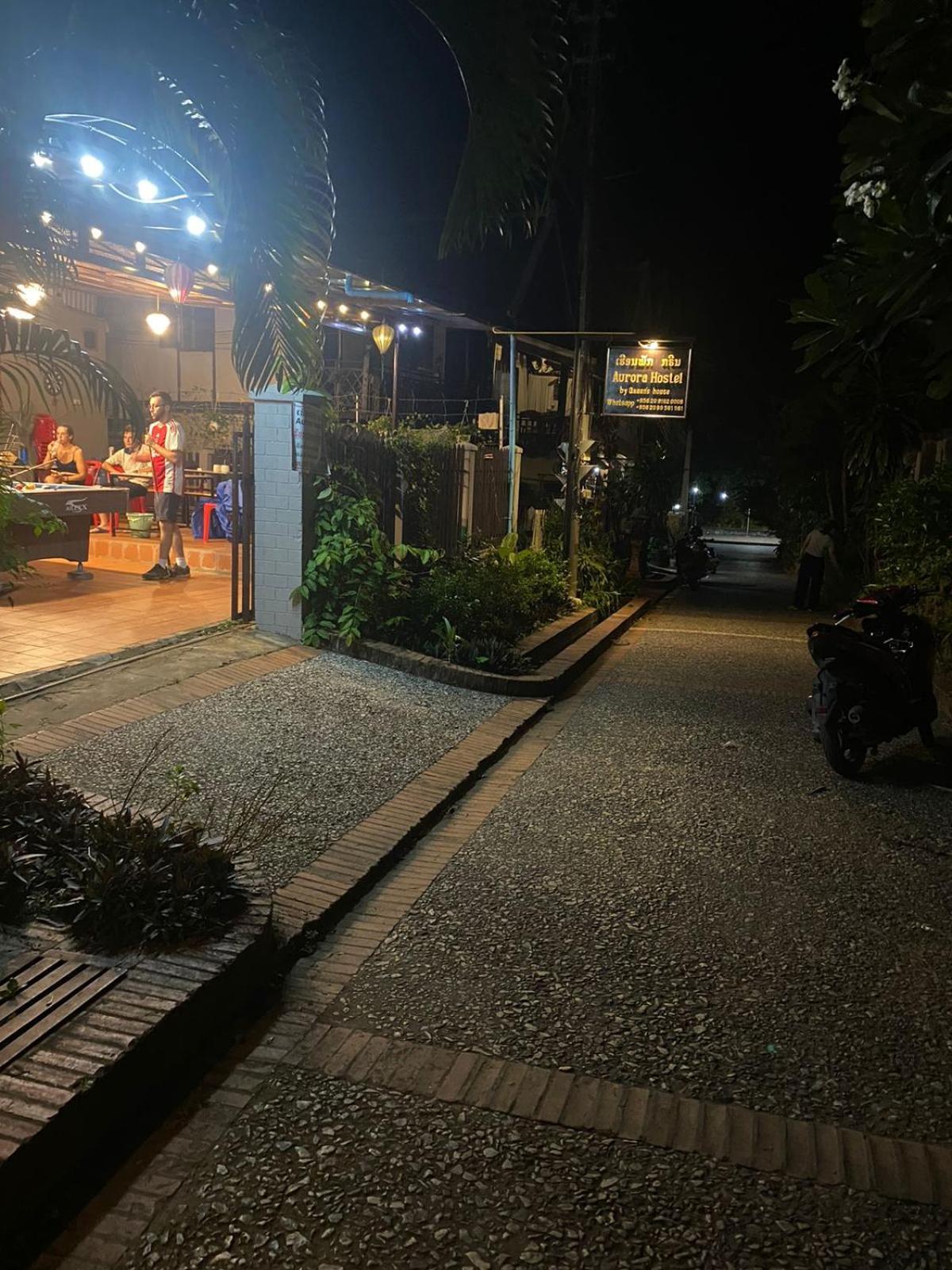 Aurora Backpackers Hostel 琅勃拉邦 外观 照片