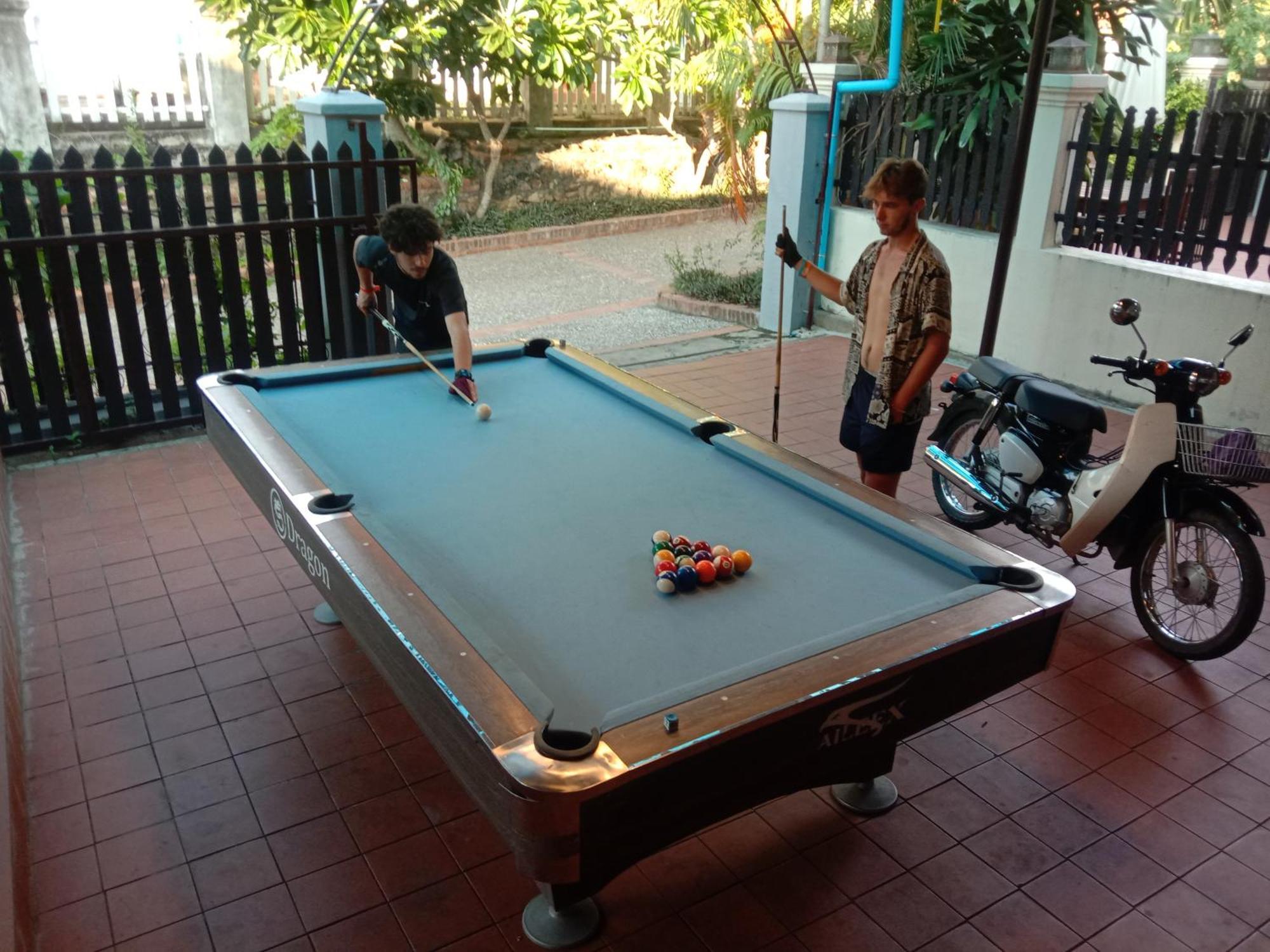 Aurora Backpackers Hostel 琅勃拉邦 外观 照片