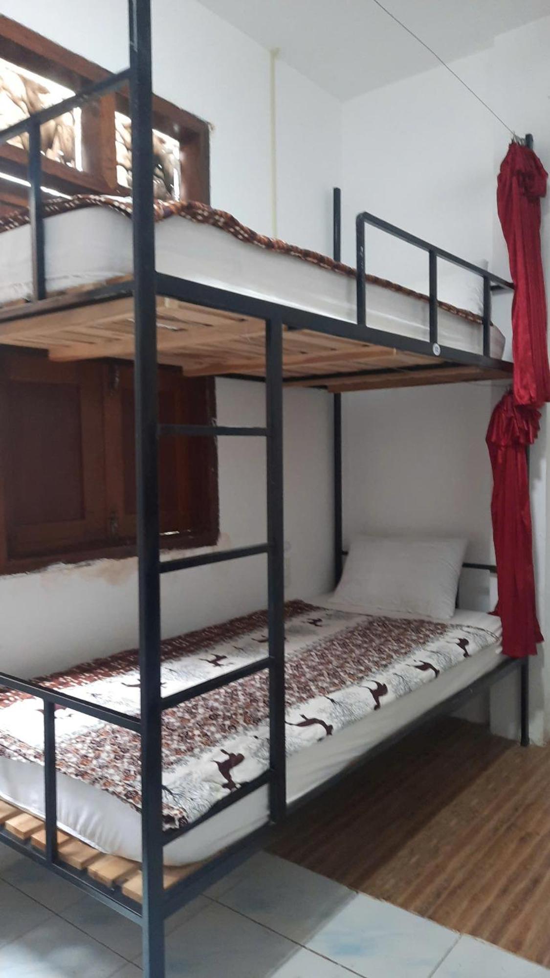 Aurora Backpackers Hostel 琅勃拉邦 外观 照片