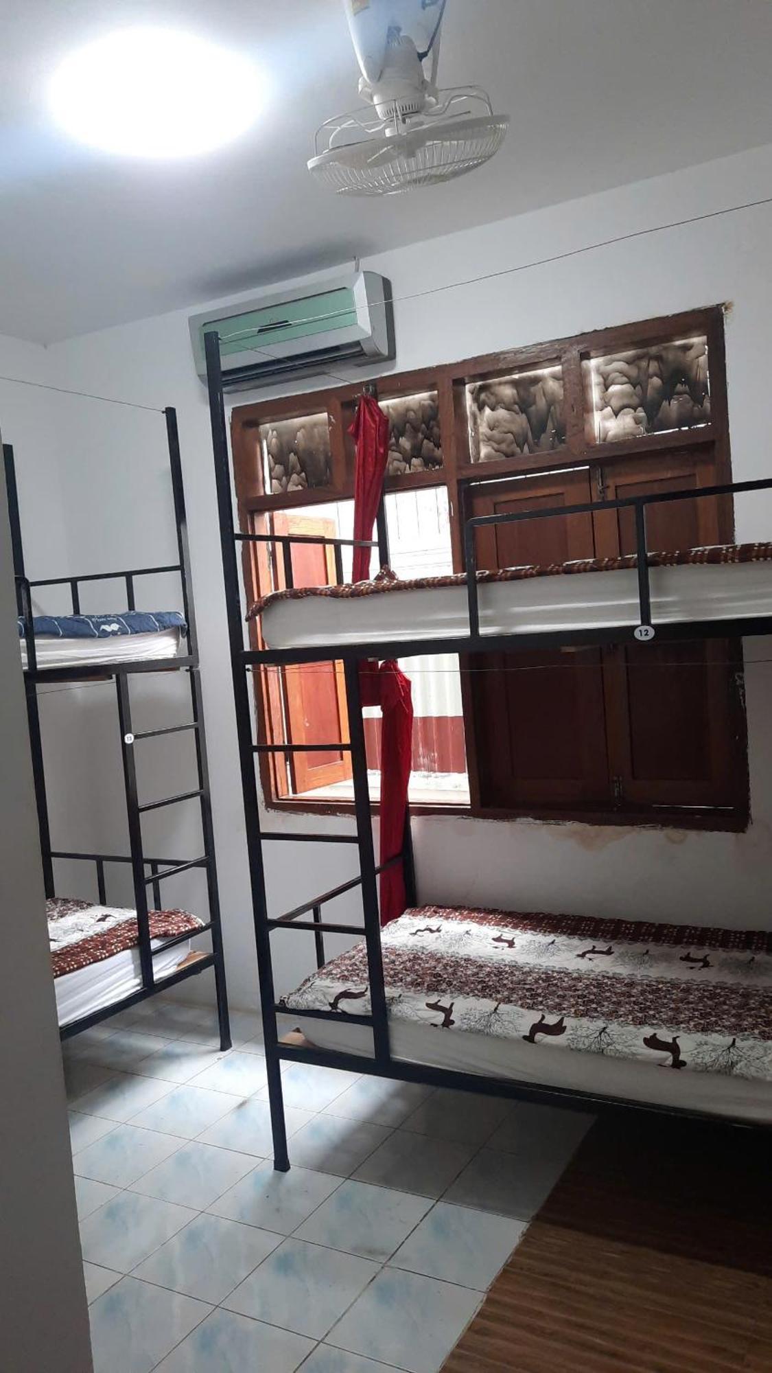 Aurora Backpackers Hostel 琅勃拉邦 外观 照片