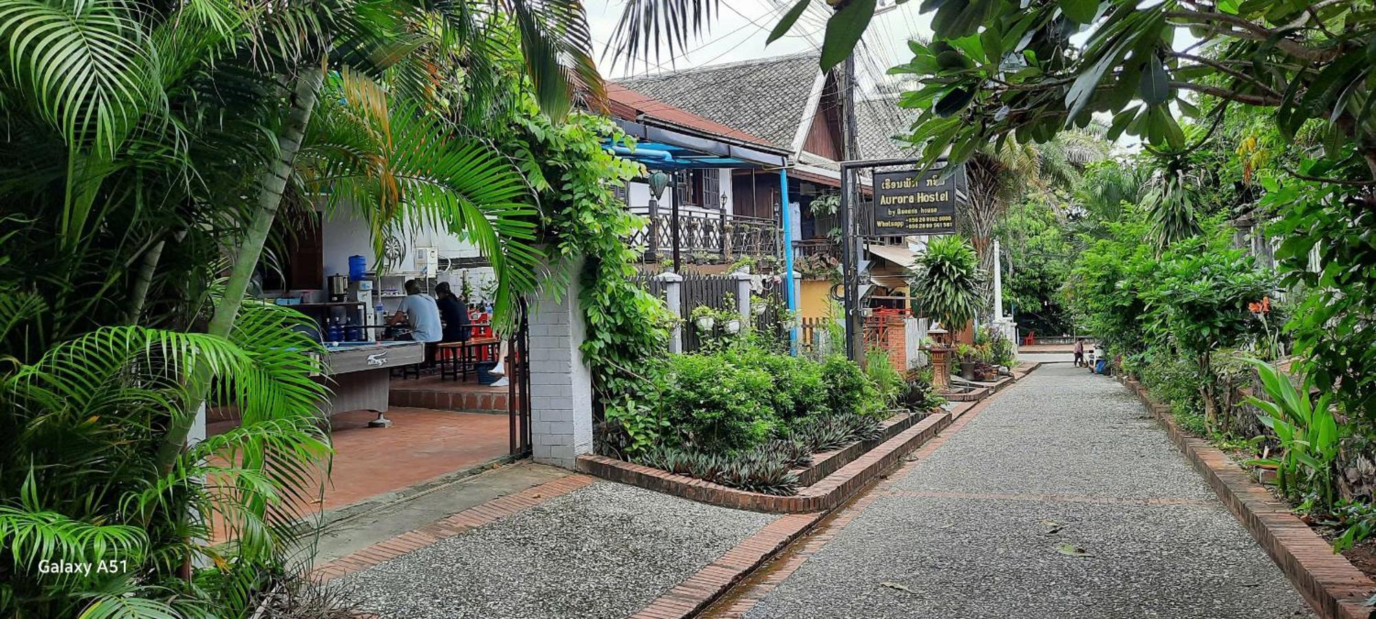 Aurora Backpackers Hostel 琅勃拉邦 外观 照片