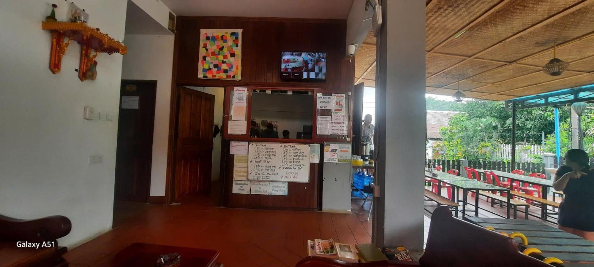 Aurora Backpackers Hostel 琅勃拉邦 外观 照片