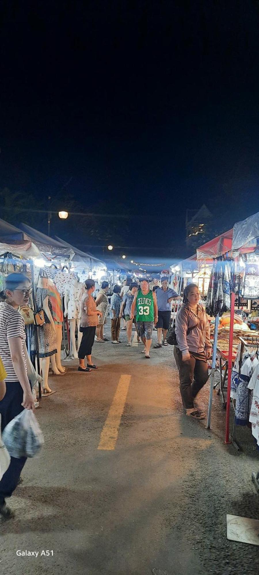 Aurora Backpackers Hostel 琅勃拉邦 外观 照片