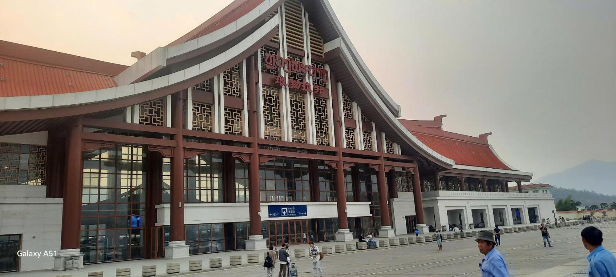 Aurora Backpackers Hostel 琅勃拉邦 外观 照片