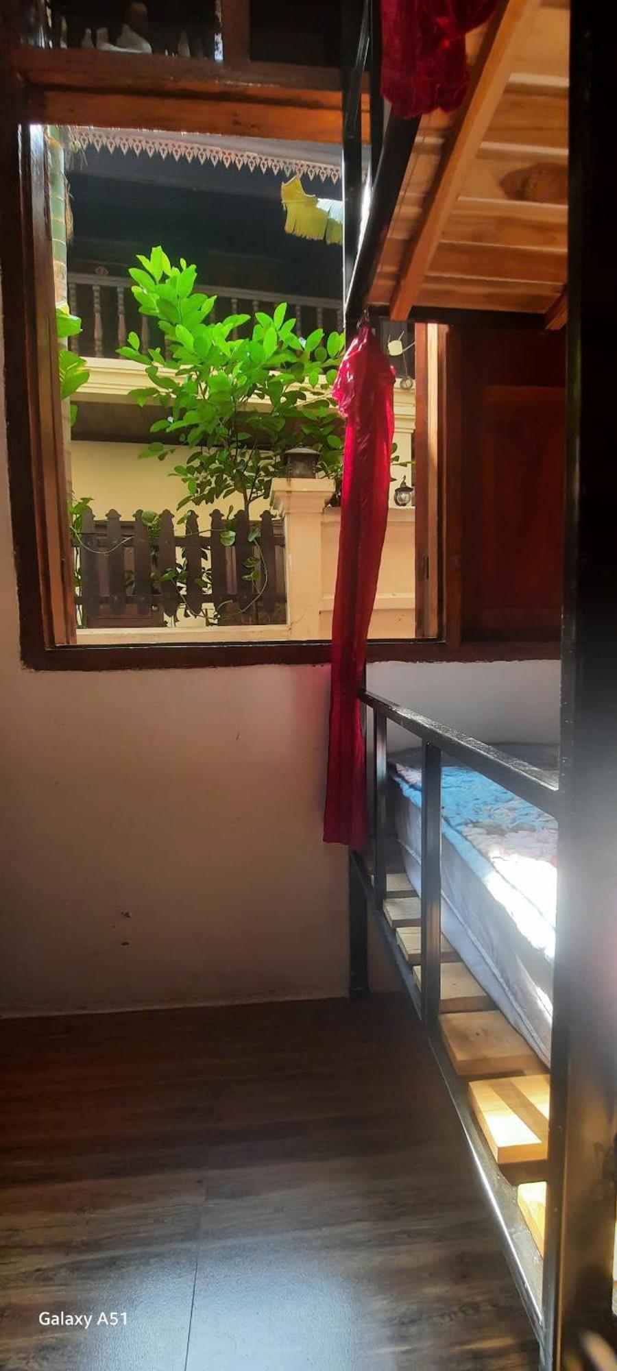 Aurora Backpackers Hostel 琅勃拉邦 外观 照片