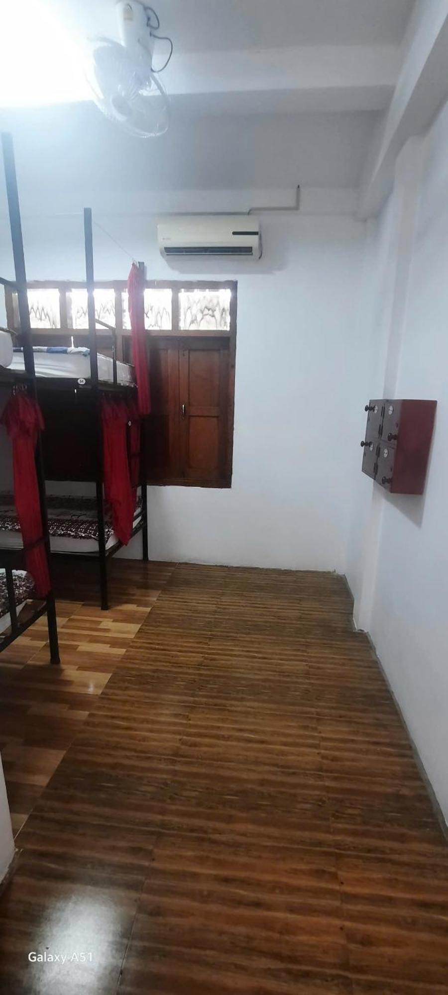 Aurora Backpackers Hostel 琅勃拉邦 外观 照片