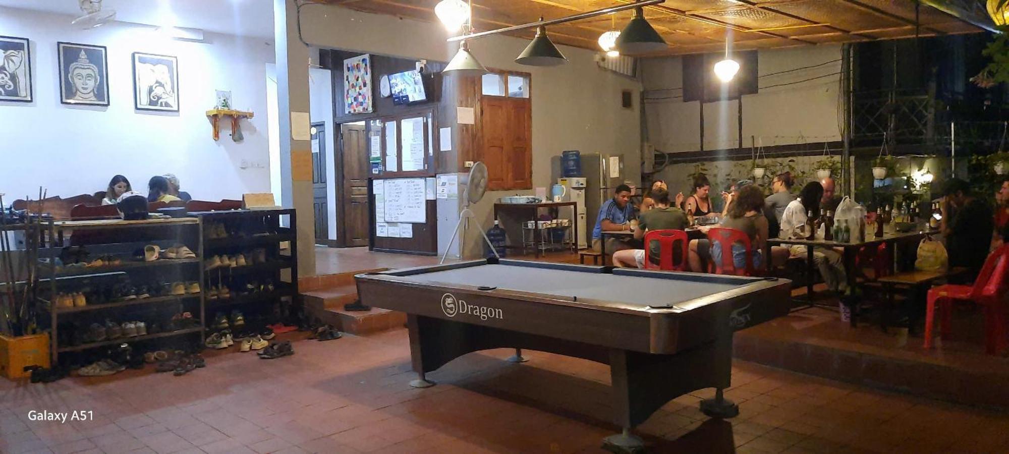 Aurora Backpackers Hostel 琅勃拉邦 外观 照片